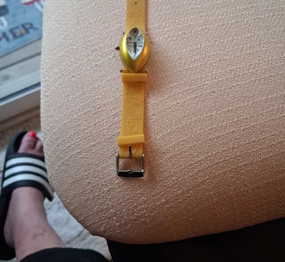 Retro A00 Women's Oval Fashion Quartz Watch - Yellow